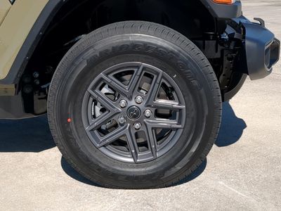 2026 Jeep Gladiator — photo 12 view