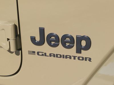 2026 Jeep Gladiator — photo 14 view