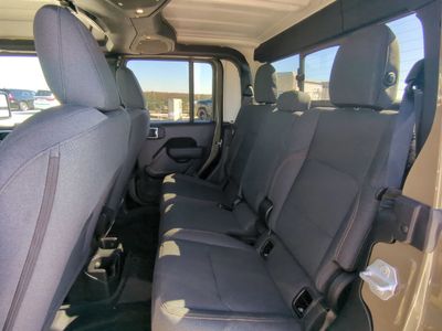 2026 Jeep Gladiator — photo 15 view