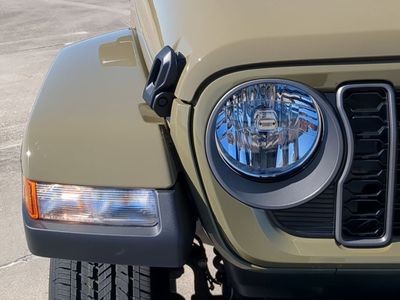 2026 Jeep Gladiator — photo 11 view
