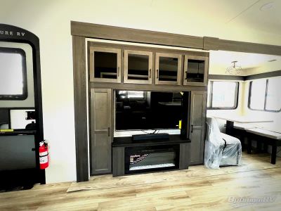 2027 Venture RV SportTrek Touring Edition — photo 8 view
