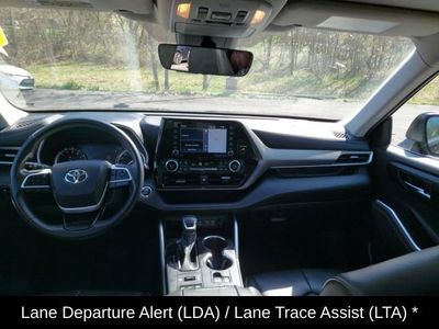 2022 Toyota Highlander XLE - Photo 18