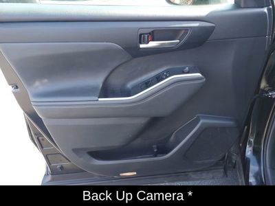2022 Toyota Highlander XLE - Photo 13