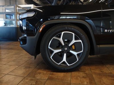 2023 Rivian R1S - Photo 10