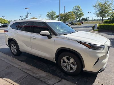 2021 Toyota Highlander LE - Photo 2
