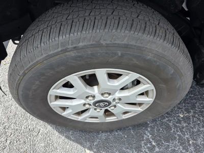 2024 Toyota Tacoma — photo 11 view