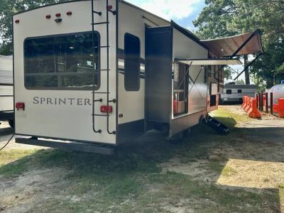 2019 Keystone Rv Sprinter 3571FWLFT — photo 19 view