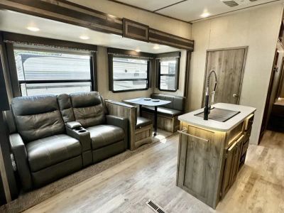 2019 Keystone Rv Sprinter 3571FWLFT — photo 9 view