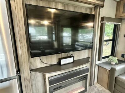 2019 Keystone Rv Sprinter 3571FWLFT — photo 11 view