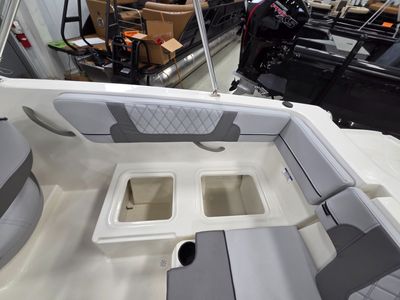 2026 Bayliner VR4 OB - Photo 12