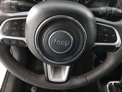 2023 Jeep Renegade — photo 12 view