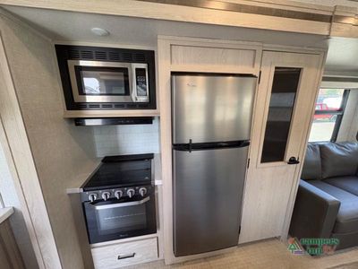 2022 Forest River RV Rockwood Signature Ultra Lite - Photo 18