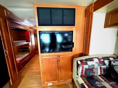 2011 Monaco RV Monarch - Photo 10