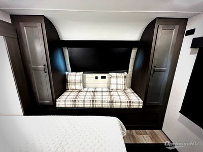 2025 Venture RV SportTrek Touring Edition - Photo 9