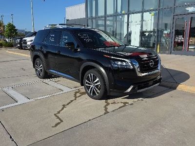 2025 Nissan Pathfinder - Photo 2