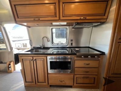 2019 Airstream Classic - Photo 11