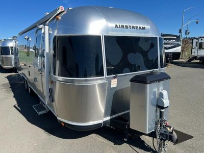 2019 Airstream Classic - Photo 2