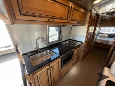 2019 Airstream Classic - Photo 9