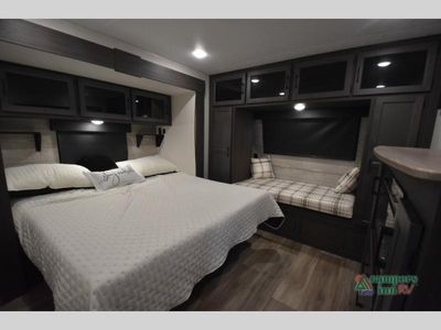2025 Venture RV SportTrek Touring Edition - Photo 38
