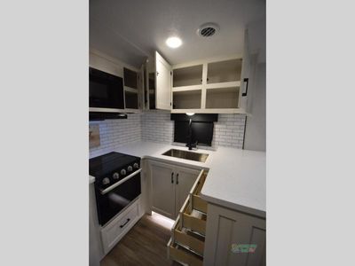 2025 Venture RV SportTrek Touring Edition - Photo 32