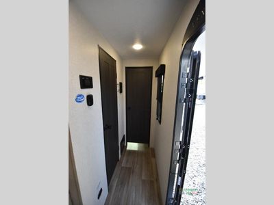 2025 Venture RV SportTrek Touring Edition - Photo 34