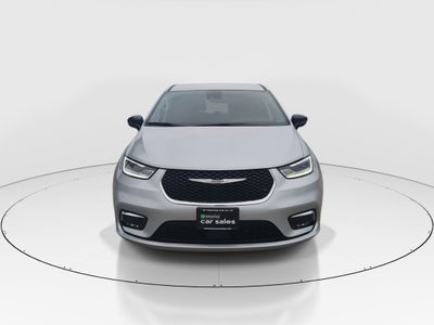 2024 Chrysler Pacifica — side profile view