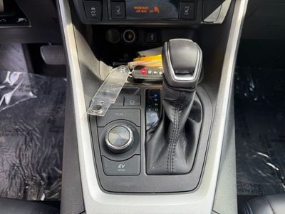 2022 Toyota RAV4 Hybrid - Photo 24
