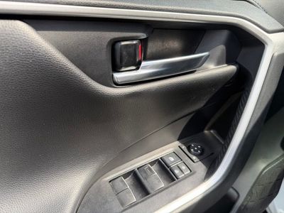 2022 Toyota RAV4 Hybrid - Photo 13