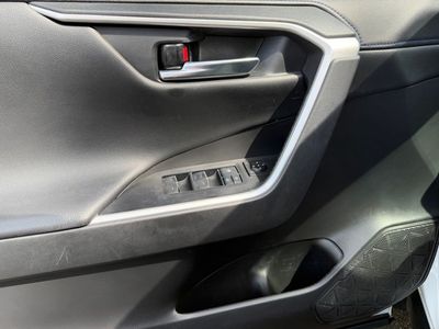 2022 Toyota RAV4 Hybrid - Photo 12