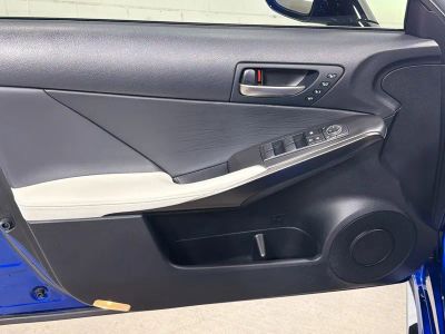 2023 Lexus IS — photo 21 view