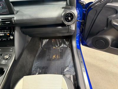 2023 Lexus IS — photo 17 view