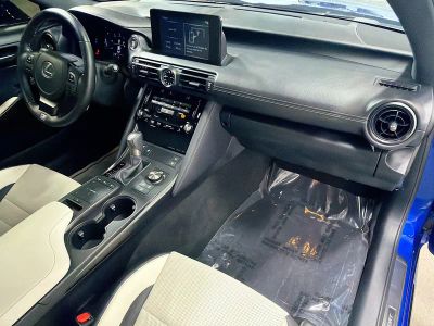 2023 Lexus IS — photo 14 view