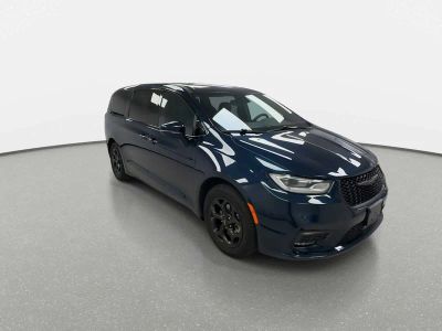 2022 Chrysler Pacifica Hybrid — side profile view