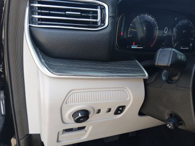 2024 Jeep Wagoneer L — photo 13 view