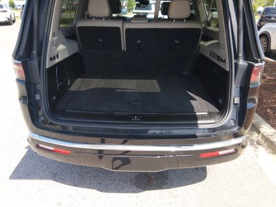 2024 Jeep Wagoneer L — photo 11 view