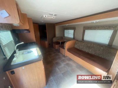 2013 Oasis 26DB — engine compartment view
