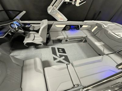 2025 Mastercraft XT24 - Photo 8