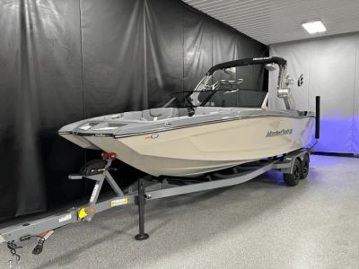 2025 Mastercraft XT24 - Photo 1