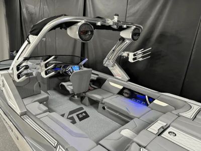 2025 Mastercraft XT24 - Photo 13
