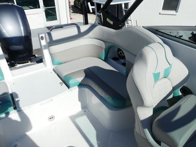2026 Hurricane SunDeck 2486 OB - Photo 12