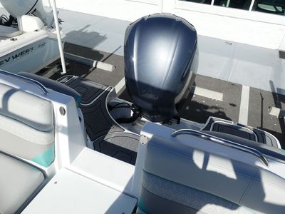2026 Hurricane SunDeck 2486 OB - Photo 17