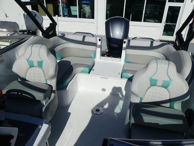 2026 Hurricane SunDeck 2486 OB - Photo 10