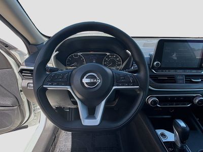 2025 Nissan Altima - Photo 10