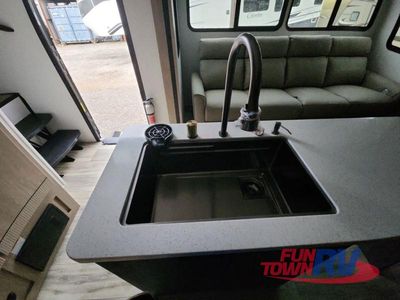 2025 CrossRoads RV Cruiser - Photo 14