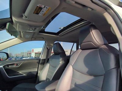 2025 Toyota RAV4 - Photo 10