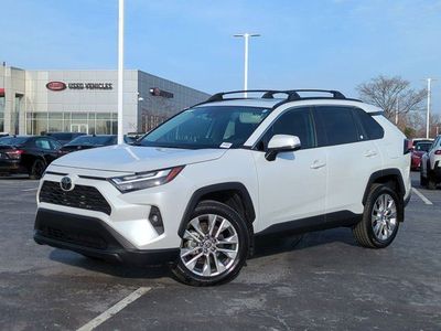 2025 Toyota RAV4 - Photo 2
