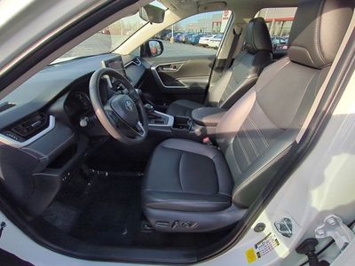 2025 Toyota RAV4 - Photo 8