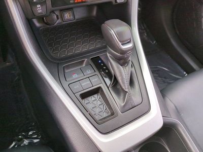 2025 Toyota RAV4 - Photo 14