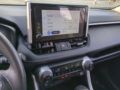 2025 Toyota RAV4 - Photo 12