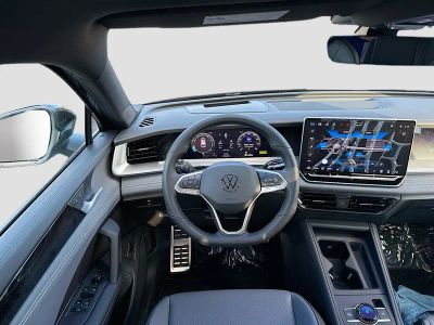 2026 Volkswagen Tiguan — photo 17 view